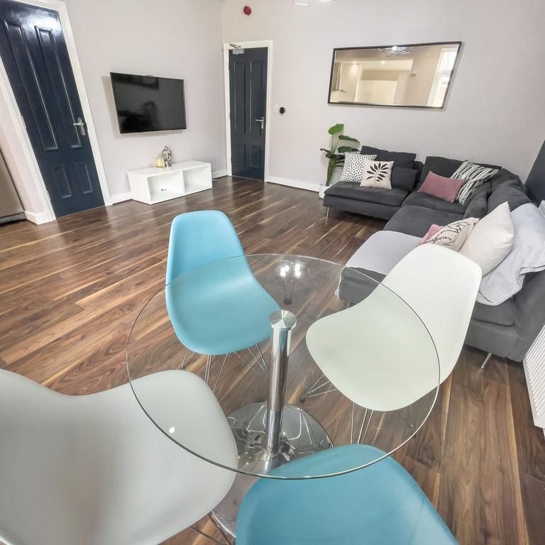 6 bedroom terraced house to rent - Photo 1
