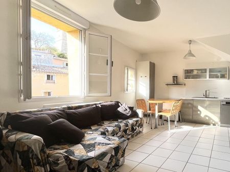 Location Appartement 3 pièces 53m² DRAGUIGNAN 83300 - Photo 2