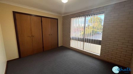 SPACIOUS 3 BEDROOM UNIT IN HEART OF ROCKINGHAM! - Photo 5