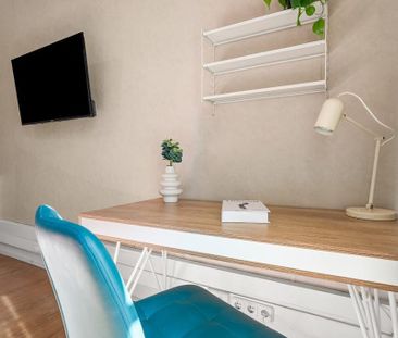 Avenida de Sidónio Pais, Lisbon, Lisbon 1050-215 - Photo 1