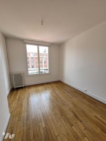 T4 rénové Place de l'Hôtel de ville - Photo 4