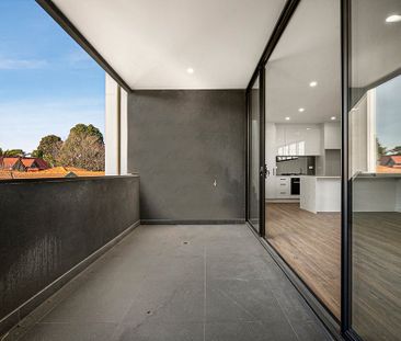 Stylish and Modern Three-Bedroom, Three-Bathroom Home in Prime Foot... - Photo 3