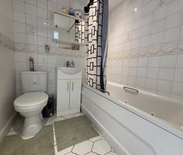 5 bedroom semi-detached house to rent - Photo 4