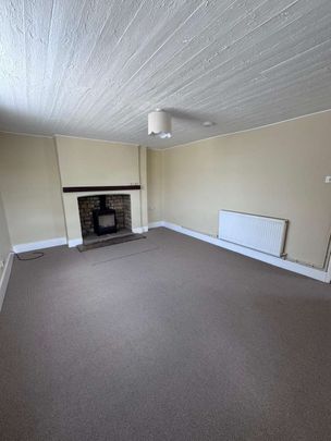 A beautifully refurbished three-bedroom cottage offering well-presented accommodation throughout, situated in the sought-after village of Blatherwycke. The prop - Photo 1