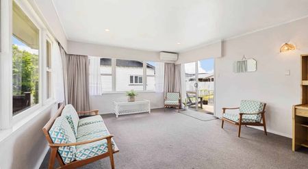 A hop, skip and a jump to the buzzing township... - Photo 3