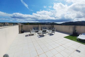 WINTER RENTAL. SPACIOUS PENTHOUSE APARTMENT FOR RENT WITH LARGE TERRACE