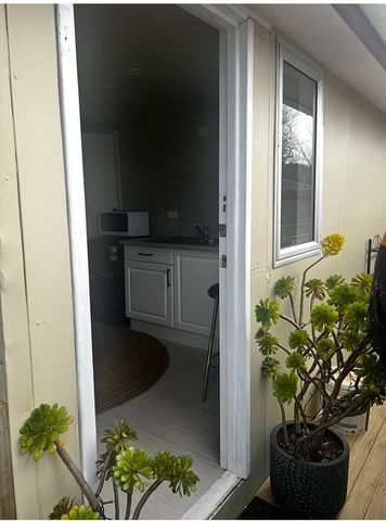 Charming 1BR Studio Unit in Glen Eden! - Photo 3