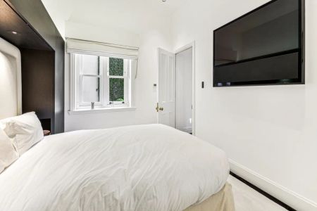 3 bedroom flat in London - Photo 5