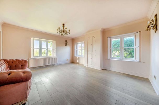 A beautifully presented home with outstanding views across the estate. - Photo 1