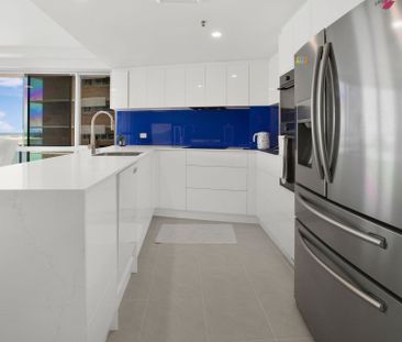 Luxury Waterfront Living with Panoramic Coastal Views - Photo 6