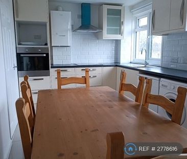 3 bedroom end of terrace house to rent - Photo 5