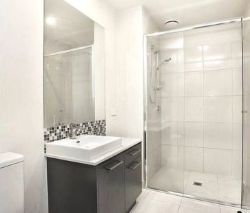 Perfectly Positioned in University Hill! - Photo 3