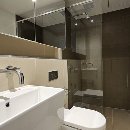HIGH FLOOR, BRIGHT , SPACIOUS - Photo 3
