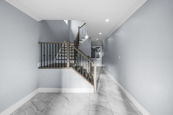 For Lease - 35 Tyndall Drive, Bradford West Gwillimbury, Ontario - Photo 1