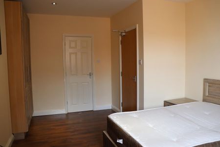 1 bedroom in a house share to rent - Photo 3