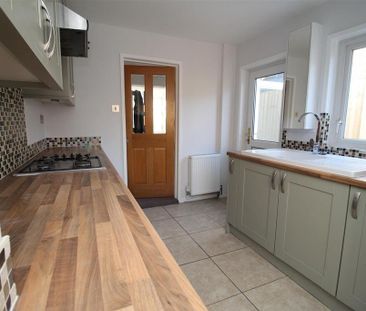 3 bedroom end of terrace house to rent - Photo 1