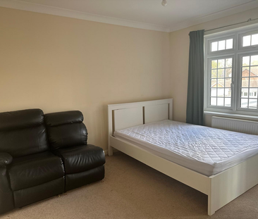 1 bedroom in a house share to rent - Photo 4