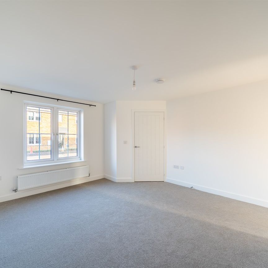 Bunting Crescent, NG13 - Photo 1