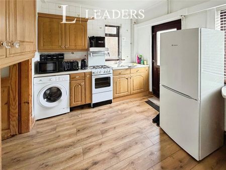 3 bedroom semi-detached house to rent - Photo 4