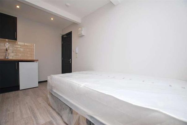 Raymond Crescent, Guildford, Surrey, GU2 - Photo 1