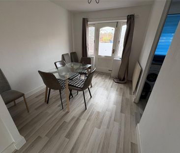 3 bedroom end of terrace house to rent - Photo 3