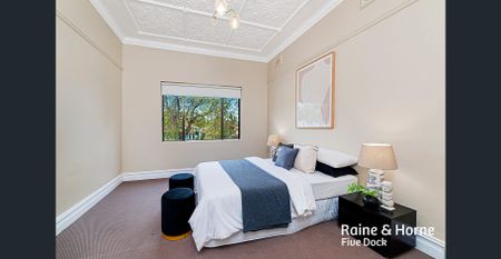 Superb 5 Bedroom Family Home | Extra Convenient Location - Photo 4