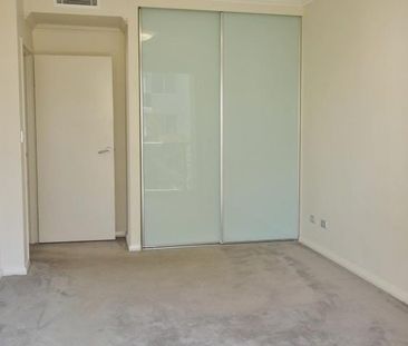 Apartment with 2 bedrooms, 1 bathroom & parking for 1 car - Photo 3