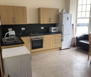 3 bedroom flat to rent - Photo 5