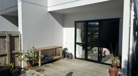 Modern 2 Bed Townhouse in Henderson - Photo 5