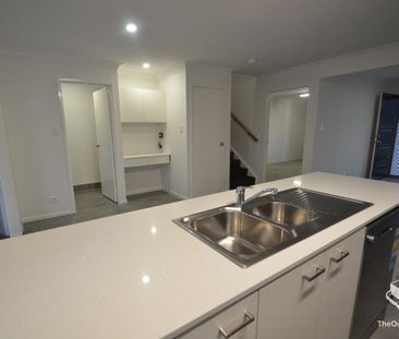 (Break Lease) VERY NEW 3 BED TOWNHOUSE FOR RENT - Photo 1