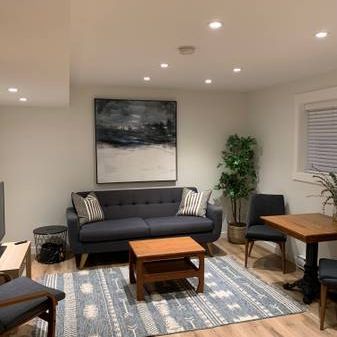 Big, bright, furnished suite - Photo 4