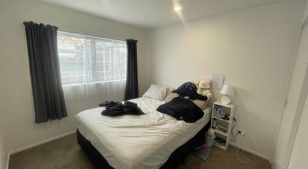 Modern Home in the Heart of Papatoetoe - Photo 2