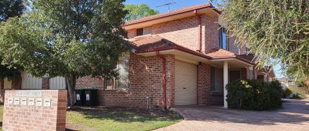 THREE BEDROOM TOWNHOUSE IN HEART OF ST MARYS!!! - Photo 2