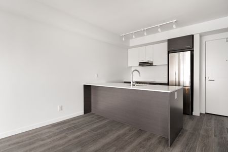 537 Foster Avenue, Coquitlam - Photo 2