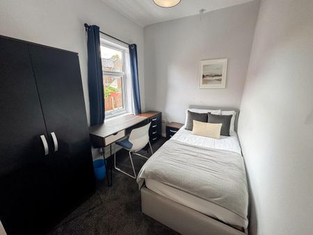 3 bedroom terraced house to rent - Photo 5
