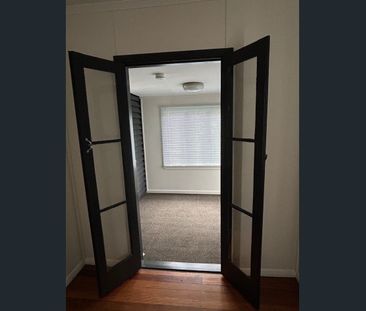 Freshly painted home - Photo 2