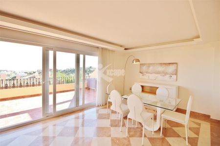 Luxury 2 bedrooms Penthouse Duplex for rent in Nueva Andalucia - Photo 4