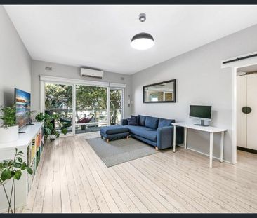 Stylish Two-Bedroom Apartment with Stunning Water Views - Photo 1