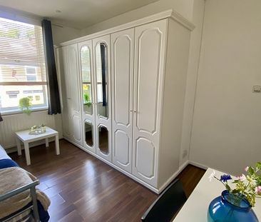 Fantastic 5 double Bedroom student house - Photo 1