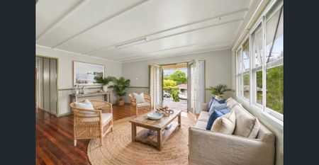 Comfortable Home on Large Block - Photo 2