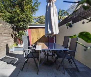 Three Bedroom Renovated Terrace with Detached Studio - Photo 5