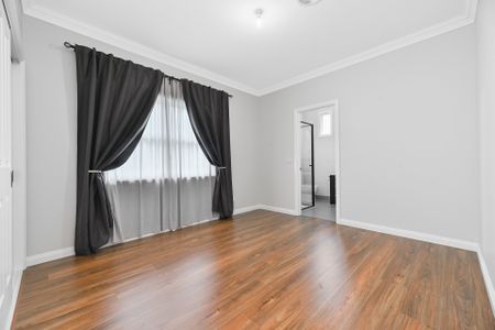 Fully Renovated 2-Bedroom Home close to all amenities - Photo 2