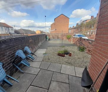 1 bedroom in a house share to rent - Photo 6