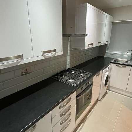 Whytecroft, Hounslow, TW5 - Photo 1