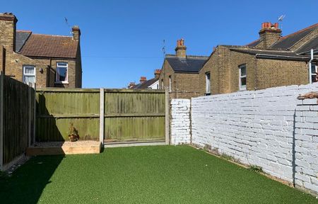 1 bedroom in a house share to rent - Photo 5