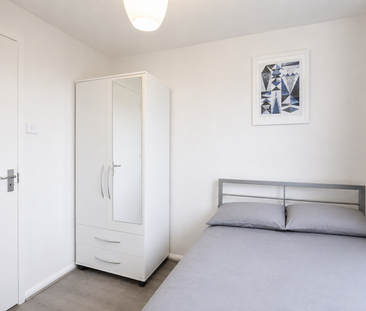 O’Leary Square – Room 2 - Photo 3