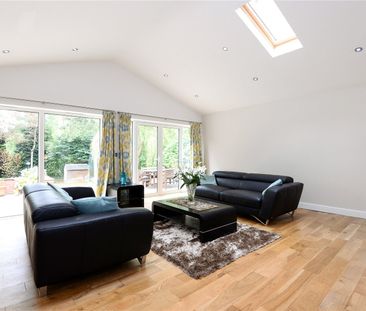 5 bedroom House in Copped Hall Drive, Camberley - Photo 1