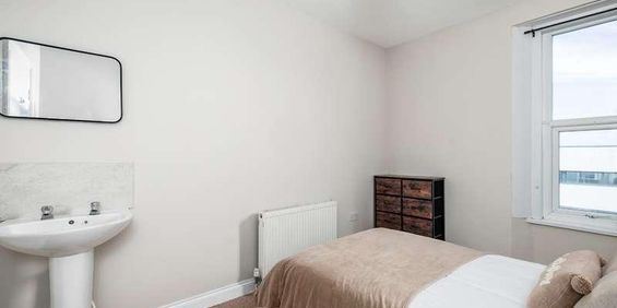 Cheltenham Place, Mutley, Plymouth, PL4 - Photo 3