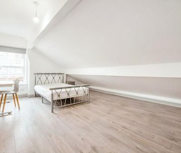 8 bedroom semi-detached house to rent - Photo 1