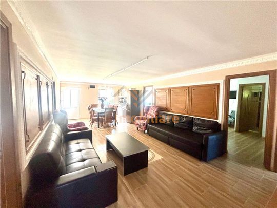 CASA INCHIRIAT 9 CAMERE/ BAI PERSONALE/TERASA/LOC DE PARCARE - Fotografie 1